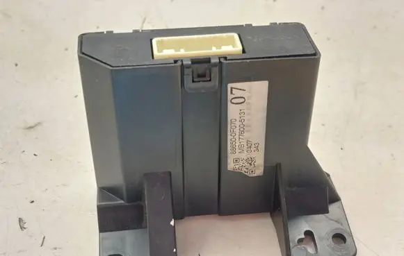 Toyota Corolla Verso AR10 Air conditioner control unit module 886500F070 MB1776005131