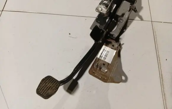 Ford Focus C-MAX Brake pedal 3M512467AJ 3M51-2467-AJ