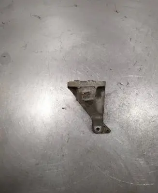 BMW 1 E81 E87 Engine mounting bracket 6781916 13807410
