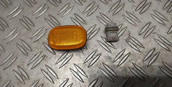 Toyota RAV 4 (XA20) Front fender indicator light 