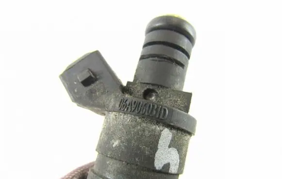 Skoda Octavia Mk1 (1U) Fuel injector 06A906031D