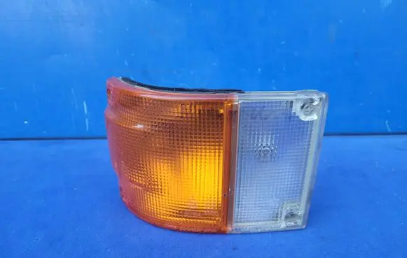 Nissan Urvan - King Van Front indicator light 21024522