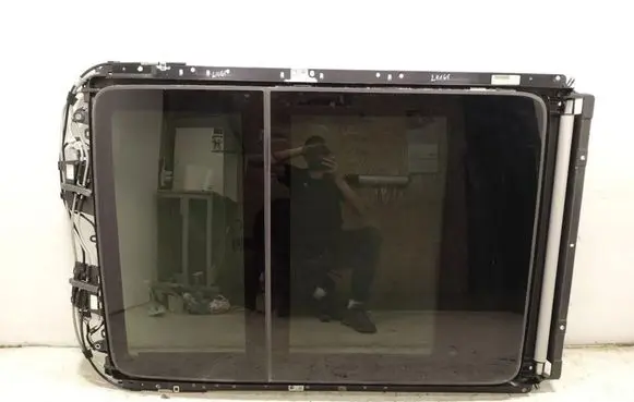Chrysler Pacifica Sunroof set 10021444D