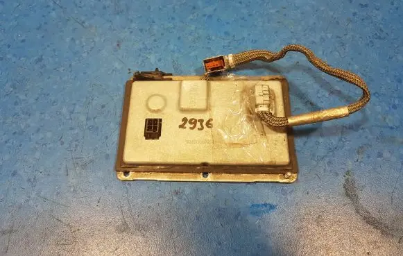 Audi A4 S4 B6 8E 8H Voltage converter/converter module 73160087