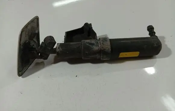 Volvo V50 Headlight washer spray nozzle
