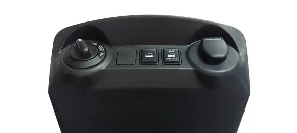 Nissan Navara D23 Panel trim 682464KJ0A 95201611311489VA