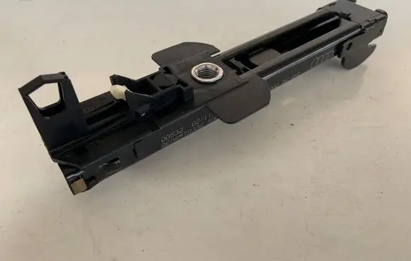 Audi Q7 4L Seat belt adjustment motor 8E0857833G