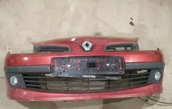Renault Clio III Front bumper RAUDONAS