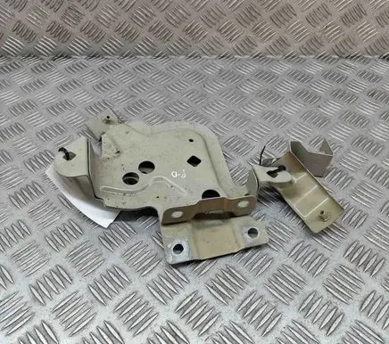 Audi e-tron Fender mounting bracket 4KE821471 4KE821470