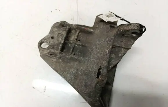 Subaru Legacy Engine mounting bracket 