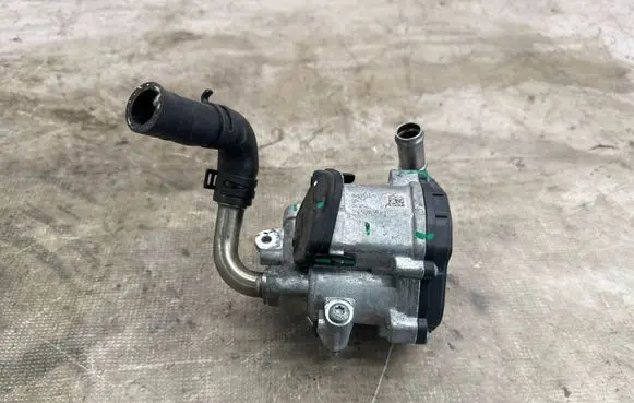 Volkswagen Tiguan EGR valve 04L131501AD
