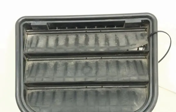 Volvo S60 Quarter panel pressure vent 