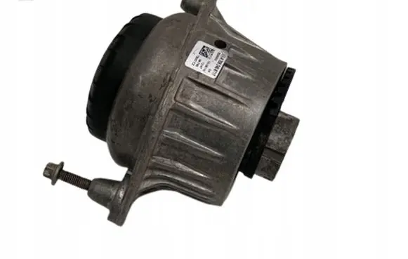 Mercedes-Benz C W205 Engine mount bracket