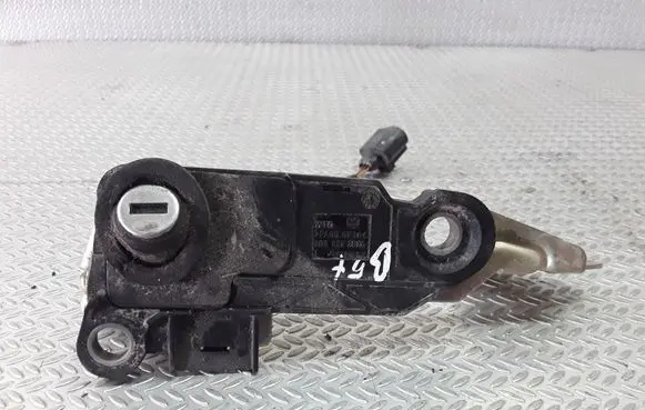 Volkswagen PASSAT B5.5 Tailgate exterior lock 3B9827297A