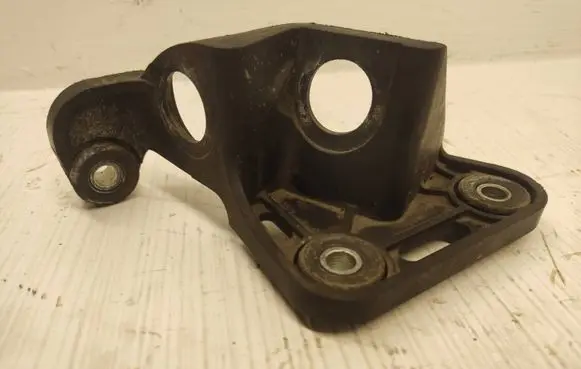Volkswagen PASSAT CC Gear shift cable bracket 1K0711789J