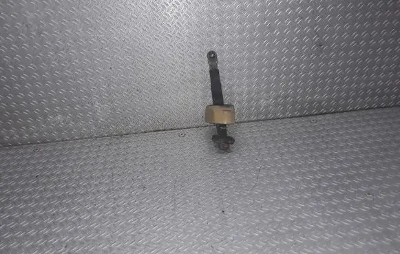 Suzuki Grand Vitara I Front door check strap stopper