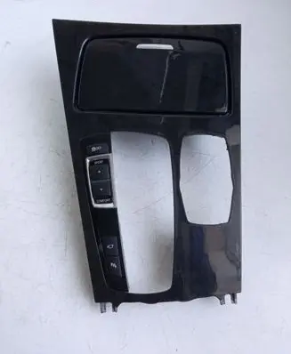 Cup holder front
