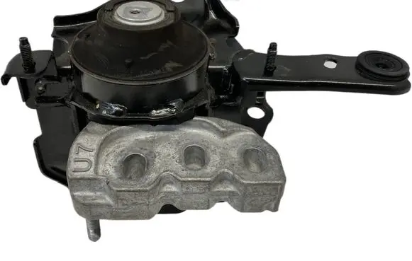 Engine mount vacuum valve
