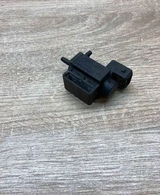 Volkswagen PASSAT B5.5 Valve vacuum 72240200 037906283A