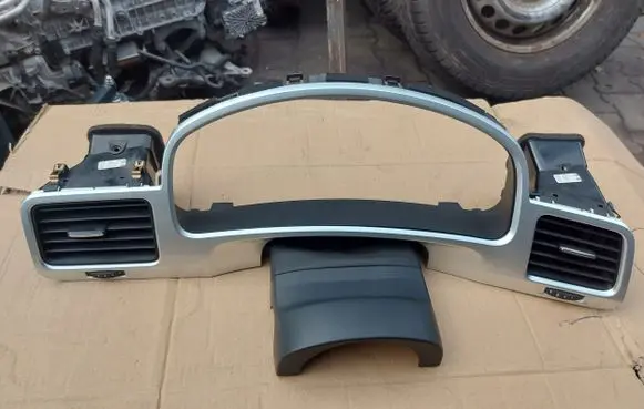 Volkswagen Touareg II Dashboard trim 7P1857221