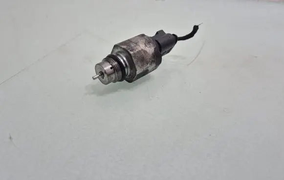 Skoda Fabia Mk2 (5J) Fuel pressure regulator 03L130764A