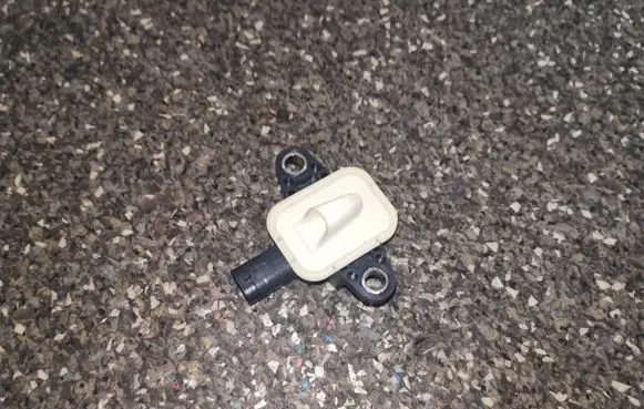 Fiat 500X Airbag deployment crash/impact sensor 51943478