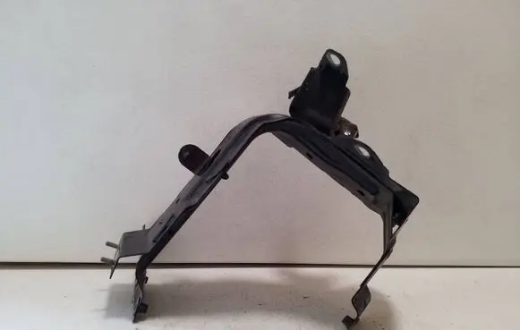Audi Q7 4M Fender mounting bracket 4M0821137B 4M0821131C