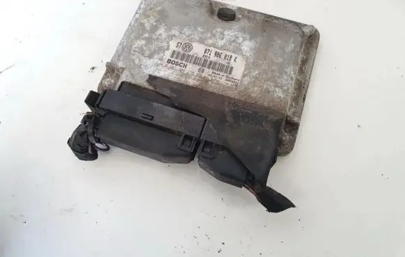 Seat Toledo II (1M) Engine control unit/module 071906018k 0261206175