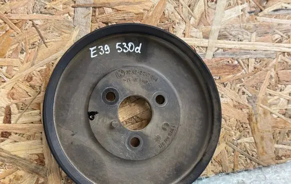 BMW 5 E39 Power steering pump pulley 1928100271 32422247046 2247046