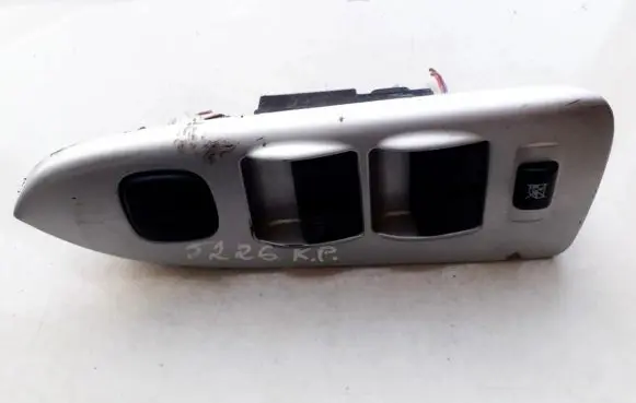 Mazda Premacy Electric window control switch C8HD172 C8H-D172