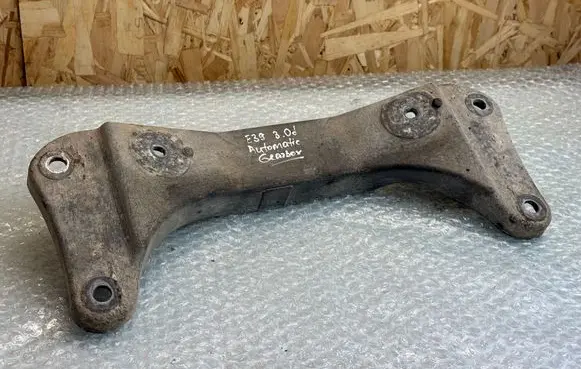 BMW 5 E39 Gearbox mounting bracket 1096106