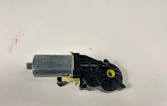 Mercedes-Benz E W212 Seat adjustment motor 0390203325