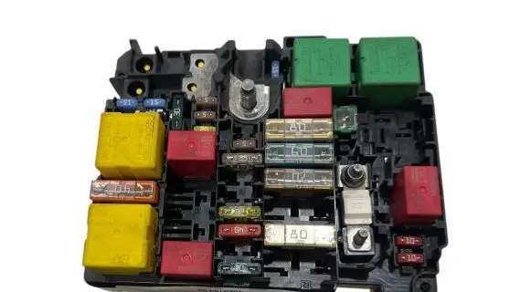 Peugeot 208 Fuse module 9804848480