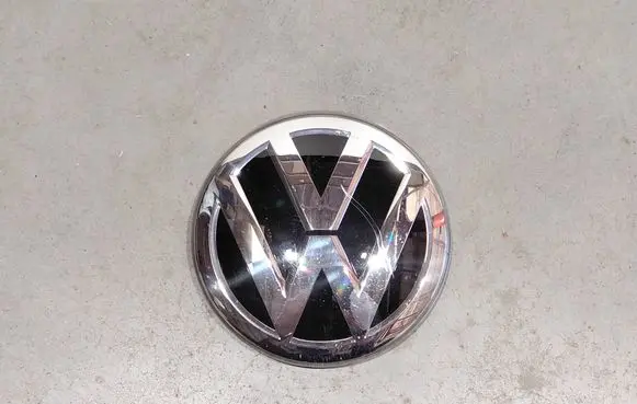 Volkswagen Tiguan Manufacturer badge logo/emblem 5NA853601