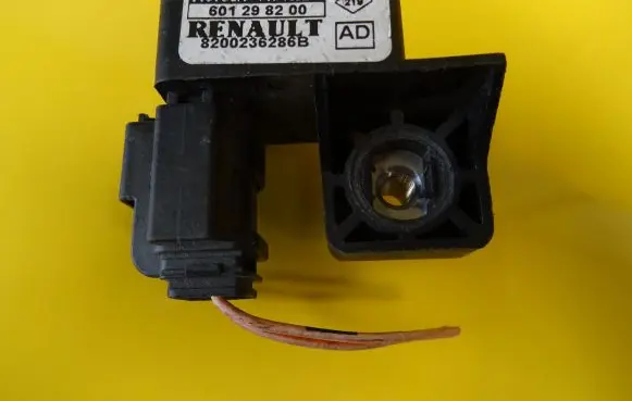 Renault Megane II Airbag deployment crash/impact sensor 8200236286B