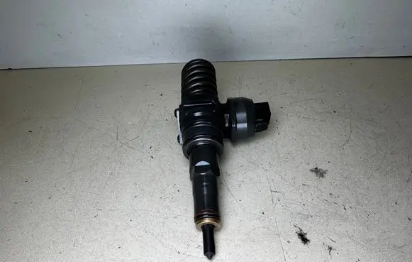 Volkswagen Jetta V Fuel injector 038130073AG 0414720215