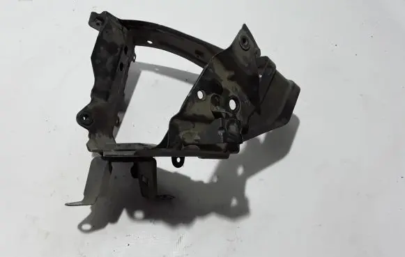 Volkswagen Touareg III Fender mounting bracket 760821138