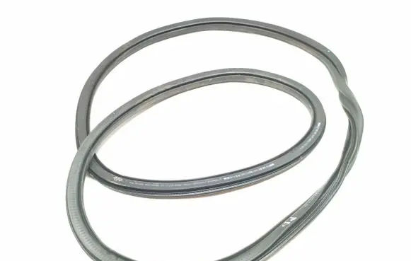 Opel Astra L Front door rubber seal 9847142380