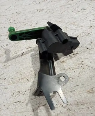 Headlight/headlamp level sensor