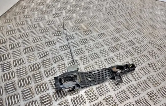 Mazda 6 Front door exterior handle/bracket R8375