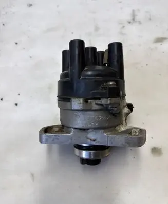 Mazda 323 F Spark distributor T2T52471