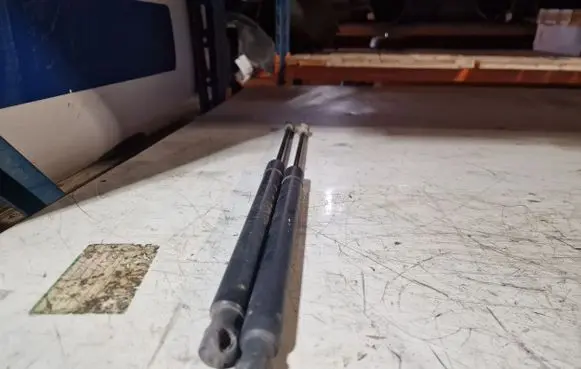 Citroen C5 Tailgate strut 