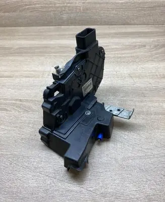 Ford Mondeo MK IV Front door lock 6M2AR21812MC A048317