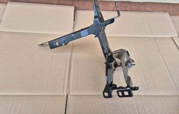 BMW 4 G22 G23 G24 G26 Headlight/headlamp mounting bracket 17023811