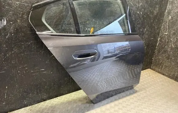 BMW 5 G60 Rear door
