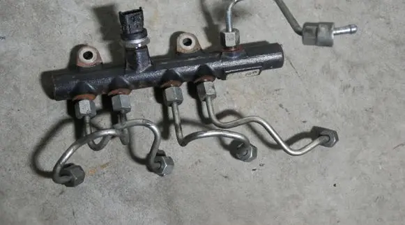 Mercedes-Benz Citan W415 Fuel main line pipe 175215346R