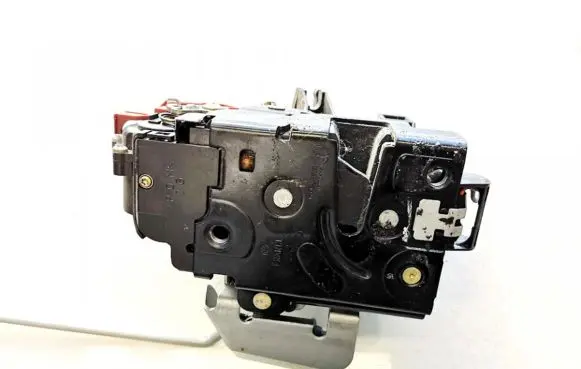Audi A4 S4 B6 8E 8H Front door lock 8e2837015c