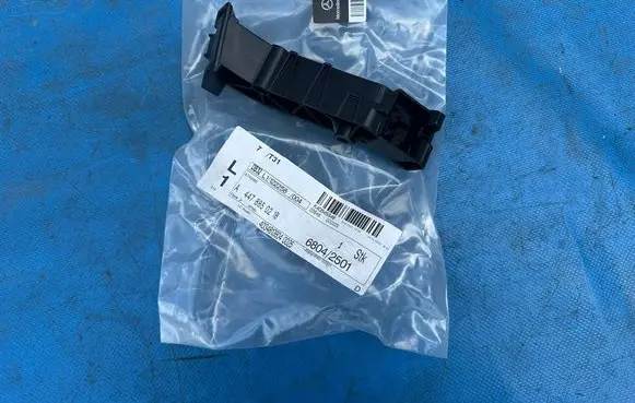 Mercedes-Benz Vito Viano W447 Front bumper mounting bracket A4478850218 68042501 4034813804