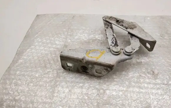 Iveco Daily 4th gen Engine bonnet/hood hinges 