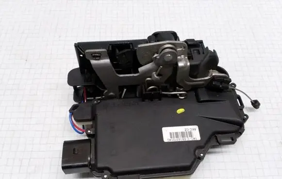 Volkswagen Golf IV Front door lock 14CC6X1837014C
